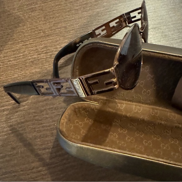 FENDI SUNGLASSES - Picture 2 of 6